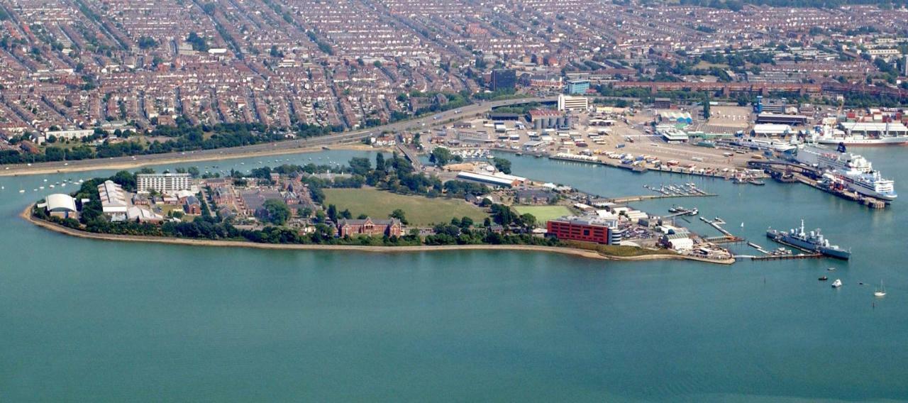 City Centre Apartment Portsmouth Ngoại thất bức ảnh